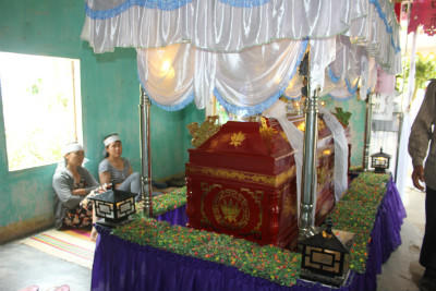 Can phạm treo cổ tự vẫn, gia đình nghi công an dùng nhục hình